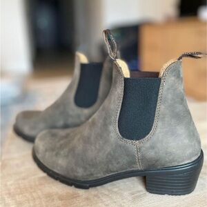 Blundstones 1677 heeled chelsea boot Size US 7